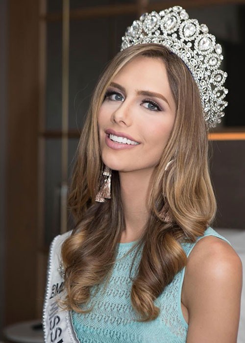 Angela Ponce là người đẹp chuyển giới nên sự xuất hiện của cô tại cuộc thi Miss Universe 2018 (Hoa hậu Hoàn vũ Thế giới) gây tranh cãi.