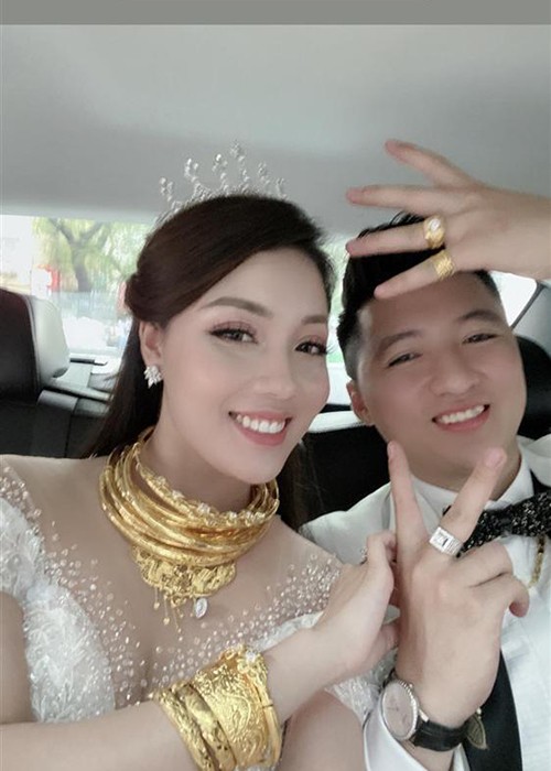  Âu Hà My kết hôn vào tháng 10/2019. Mới đây, nữ giảng viên bất ngờ tố chồng của cô - diễn viên Trọng Hưng ngoại tình.