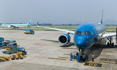 Chuyến bay đưa 104 hành khách về Việt Nam, trong đó có 15 người Hàn Quốc. Ông Võ Huy Cường, Phó Cục trưởng Cục hàng không Việt Nam, đánh giá: "Đây không chỉ là  chuyến bay thương mại quốc tế đầu tiên về Việt Nam sau dịch Covid-19, mà còn là chuyến bay thí điểm nhằm đánh giá năng lực khai thác, tiếp nhận trở lại khách quốc tế của cả ngành hàng không."