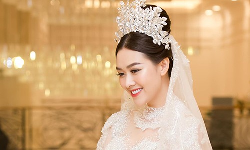 Á hậu Tường San bất ngờ thông báo kết hôn ở tuổi 20