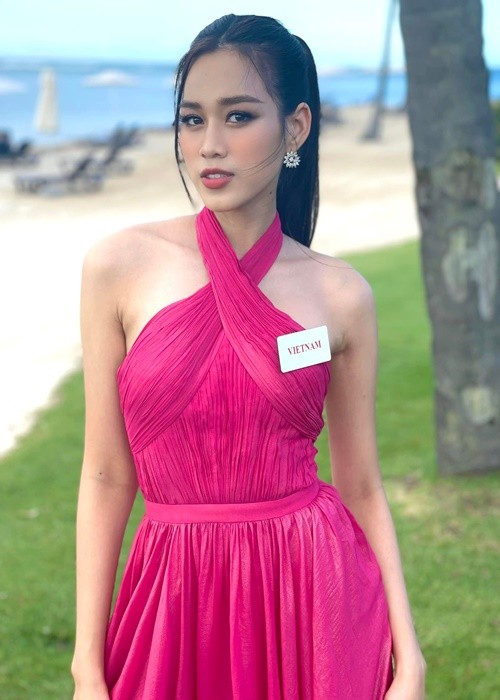 Đỗ Thị Hà đang ở Puerto Rico tham gia  Miss World 2021 - Hoa hậu Thế giới 2021. Trong bảng dự đoán thứ 3 của chuyên trang sắc đẹp Missosology, đại diện Việt Nam ở vị trí thứ 17. Như vậy, Đỗ Thị Hà đã tụt hạng. Ảnh: FB Đỗ Thị Hà