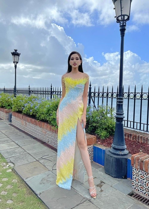 Mới đây,  Đỗ Thị Hà chia sẻ loạt ảnh cùng 5 thí sinh khác của cuộc thi Miss World 2021 - Hoa hậu Thế giới 2021 đến thăm Văn phòng Thống đốc quốc gia Puerto Rico.