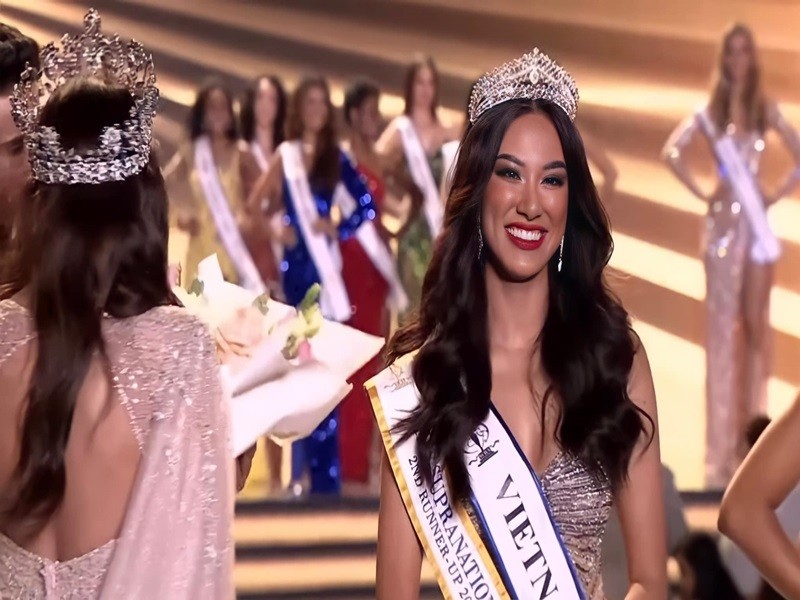 1h sáng ngày 16/7 giờ Việt Nam, chung kết Miss Supranational 2022- Hoa hậu Siêu quốc gia 2022 diễn ra với sự tham gia của 70 thí sinh. Đại diện Việt Nam-  Kim Duyên đoạt ngôi vị á hậu 2. Vương miện được trao cho Lalela Mswane - đại diện Nam Phi. Á hậu 1, 3 và 4 lần lượt thuộc về đại diện Thái Lan, Indonesia và Venezuela. Ảnh: FBNV