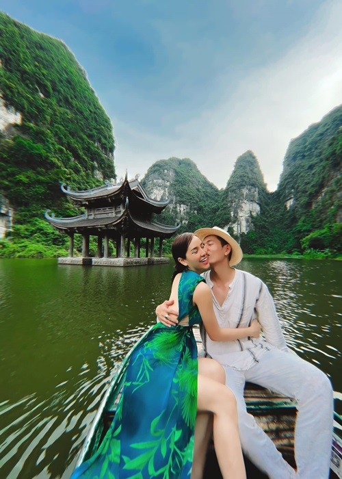 Sau vài năm hẹn hò,  Phương Trinh Jolie và Lý Bình về chung một nhà. Đôi uyên ương tổ chức hôn lễ cách đây 3 tháng.