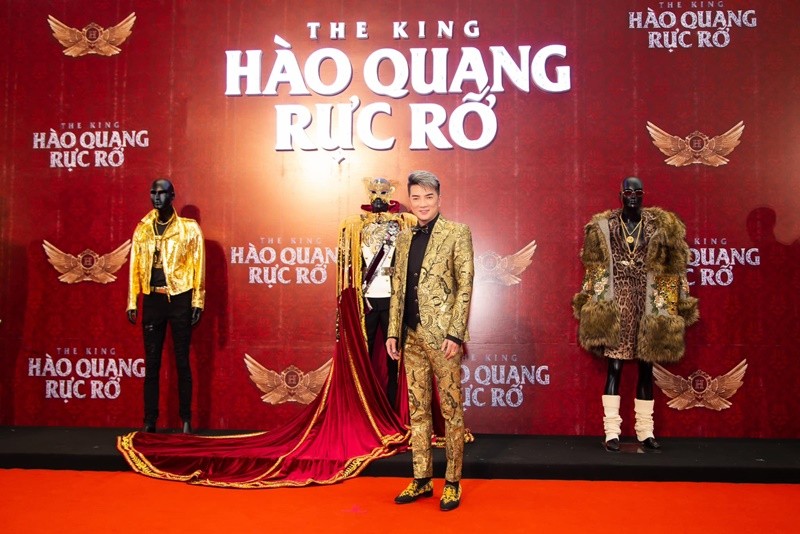 Mới đây,  Đàm Vĩnh Hưng công bố phim tiểu sử mang tên “Hào quang rực rỡ - The king”. Dự án sẽ kể về cuộc đời và sự nghiệp 25 năm ca hát của Mr Đàm. Ảnh: FBNV