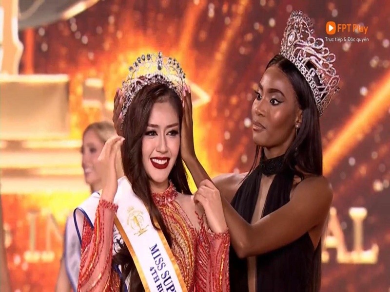 Trong chung kết Miss Supranational 2023 diễn ra tại Ba Lan,  Đặng Thanh Ngân thực sự tỏa sáng qua từng phần thi từ màn đồng diễn, trình diễn trang phục dân tộc, áo tắm, váy dạ hội, thi ứng xử đến tham gia thuyết trình. Cuối cùng, đại diện Việt Nam đoạt danh hiệu Á hậu 4.