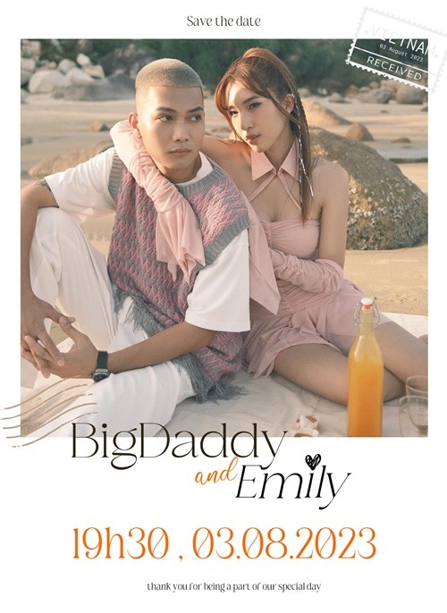 Mới đây,  BigDaddy - Emily khoe thiệp cưới. Đám cưới của cặp đôi nghệ sĩ diễn ra vào ngày 3/8.