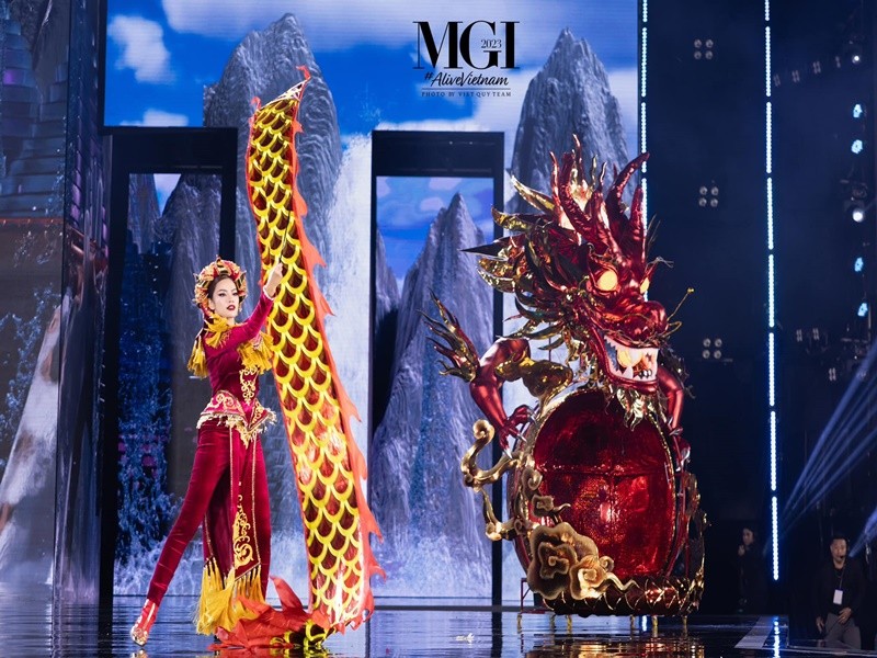 Ban tổ chức vừa công bố top 20 phần thi National Costume ở Miss Grand International 2023 - Hoa hậu Hòa bình Quốc tế 2023. "Vũ Khúc Thiên Long" - trang phục dân tộc của  Lê Hoàng Phương có mặt trong danh sách này. Ảnh: Miss Grand International.