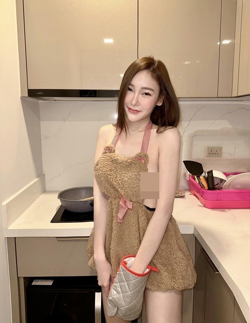  Hot girl Natpaphat Ounboontan sinh năm 1999, đến từ Chiang Mai, Thái Lan.