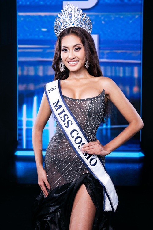 Ketut Permata Juliastri đánh bại hơn 50 thí sinh khác để đăng quang  Miss Cosmo 2024. Ảnh: Miss Cosmo.