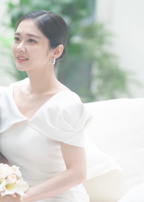 Mới đây,  Jang Nara chia sẻ về hôn nhân. Nữ diễn viên cho biết, vào cuối năm, vợ chồng cô thường cùng nhau đi du lịch. Ảnh: Instagram Jang Nara.