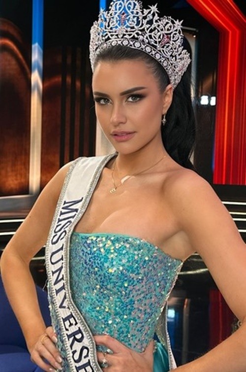 Chuyên trang sắc đẹp uy tín Missosology hết lời khen ngợi nhan sắc của Emilia Dides - đại diện Chile ở  Miss Universe 2024. Ảnh: Instagram Emilia Dides.