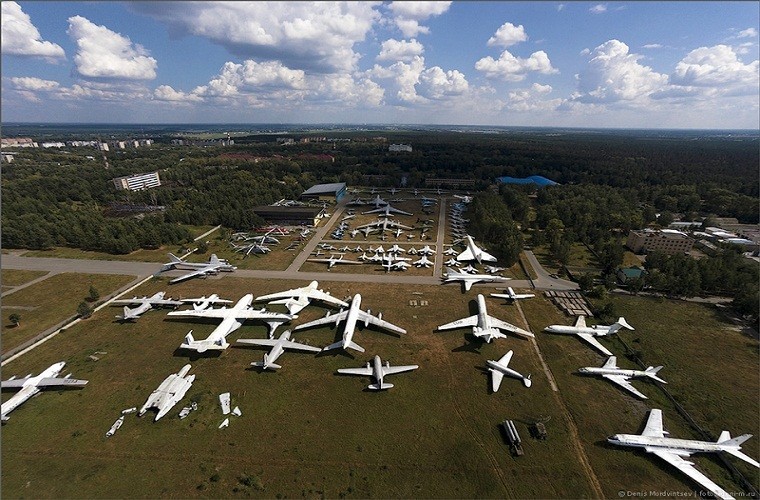 Bảo tàng không quân Monino được đặt gần sân bay Monino cách Moscow 40km, đây là nơi trưng bày của 173 máy bay các loại cùng 127 mẫu động cơ do Liên Xô (sau này là Nga) chế tạo.