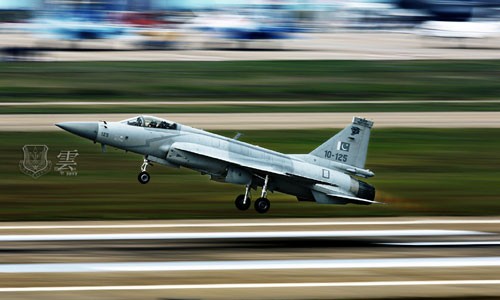 Tiêm kích siêu rẻ JF-17 Trung Quốc sắp có "đống" khách hàng?