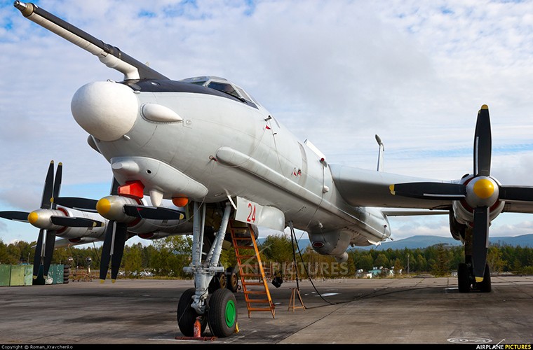 Tờ Izvestia đưa tin cho hay, các máy bay liên lạc - trinh sát biển Tu-142MR của  Hải quân Nga trong thời gian sắp tới sẽ phải trải qua quá trính nâng cấp lớn nhất từ trước tới nay. Gói nâng cấp này được thực hiện bởi một phần hệ thống thông tin liên lạc giữa các biên đội tàu ngầm hạt nhân chiến lược của Nga mới được nâng cấp.