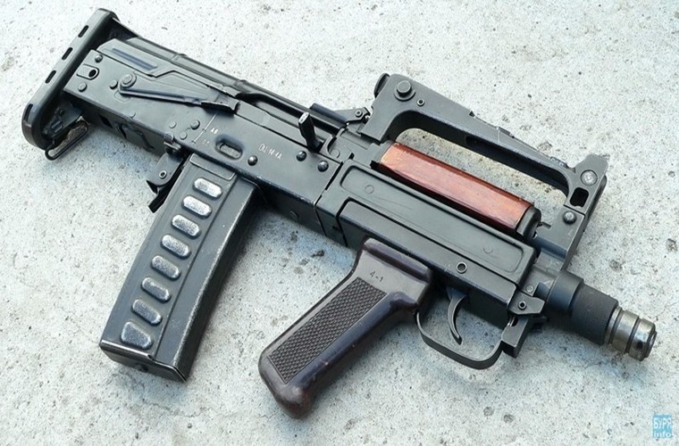 OTs-14 Groza là một trong những mẫu súng trường tấn công dạng bullpup (băng đạn sau) hiếm hoi được Nga đưa vào trang bị chính thức mặc dù nó chỉ phục vụ trong các đơn vị an ninh thuộc Bộ Nội vụ Nga và một số đơn vị đặc nhiệm Spetsnaz. Dù vậy OTs-14 Groza vẫn mang các thiết kế đặc trưng của dòng súng trường tấn công AK serie huyền thoại của Liên Xô trước đây mà cụ thể hơn là AKS-74U.