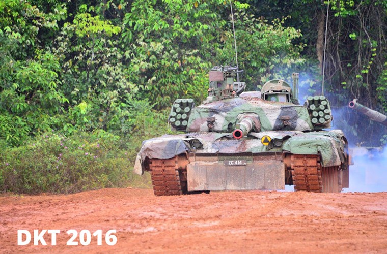 Theo Malaysia Military Power, PT-91M Pendekar là dòng xe tăng chiến đấu chủ lực hiện đại nhất của Lục quân Malaysia hiện nay và từng là vua tăng ở Đông Nam Á cho tới khi chúng bị soán ngôi bởi những chiếc Leopard 2 của Singapore và Indonesia. Tuy nhiên nếu xét về sức mạnh tổng thể PT-91M vẫn là đối thủ đáng gờm trên chiến trường. Nguồn ảnh: Malaysia Military Power.