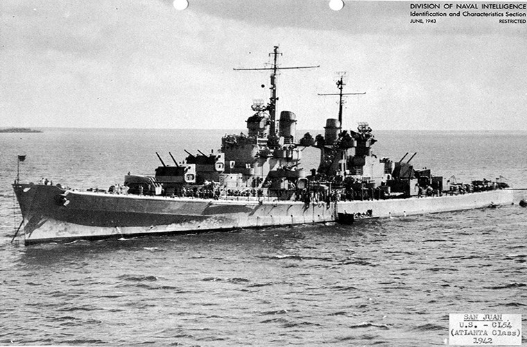  Chiến hạm USS San Diego (CL-53) thuộc lớp tuần dương hạm hạng nhẹ Atlanta - một trong những tàu chiến chủ lực của Hải quân Mỹ trong suốt Chiến tranh Thế giới thứ 2, hoạt động chủ yếu ở Mặt trận Thái Bình Dương. Dù vậy, nếu so sánh với các mẫu tàu chiến khác của Mỹ trong chiến tranh, USS San Diego không thật sự quá nổi bật. Tuy nhiên thành tích chiến đấu của nó lại là niềm mơ ước của mọi thiết giáp hạm. Nguồn ảnh: Navsource.