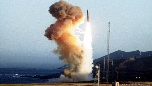 Cho đến thời điểm hiện tại, Minuteman III vẫn là tên lửa đạn đạo có tốc độ kinh hoàng nhất hiện nay khi bay với vận tốc 7km/s (Mach 23). Đây là loại tên lửa đạn đạo hạt nhân có tốc độ bay lớn nhất hiện nay vượt qua đối thủ của nó là RS-24 Yars (tốc độ Mach 20) của Nga, với vận tốc này việc đánh chặn nó dường như là vô nghĩa. Nguồn ảnh: Wiki