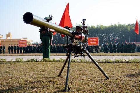 Súng chống tăng SPG-9 Kopye được coi là một trong những loại vũ khí chống tăng hiệu quả, súng được phát triển vào đầu thập niên 1960 và cho tới nay SPG-9 vẫn còn được sản xuất. Cùng với RPG-7, AK47 là những vũ khí cực kỳ nổi tiếng. Hiện nay loại súng nguy hiểm này vẫn đang tham chiến trong cuộc xung đột Syria. Nguồn ảnh: QPVN