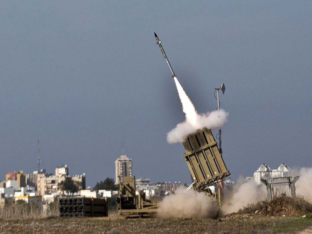  Hệ thống phòng không di động mang tên "Vòm Sắt" hay còn có tên tiếng anh là Iron Dome được Israel tự nghiên cứu và chế tạo dùng để phòng thủ không phận nước này khỏi pháo phản lực, đạn pháo và đạn cối. Nguồn ảnh: Post.