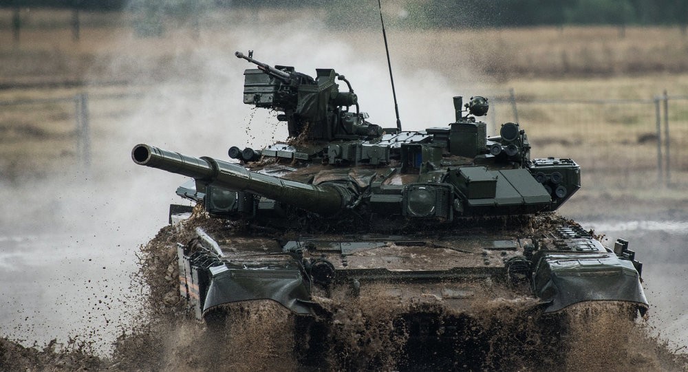  Việt Nam mua xe tăng T-90 - đây có thể coi là sự kiện  quốc phòng Việt Nam đáng nhớ nhất và sẽ còn nhắc tới nhiều trong những năm tới. Trong cuộc họp báo tại triển lãm hàng không vũ trụ Moscow 2017 (MAKS 2017), được tổ chức từ ngày 18-23 tháng 7, ở ngoại ô thủ đô Moscow, Tổng Giám đốc công ty Rosoboronexport Aleksandr Mikheev khẳng định việc Nga bán xe tăng T-90 cho Việt Nam. Ảnh: Sputnik.