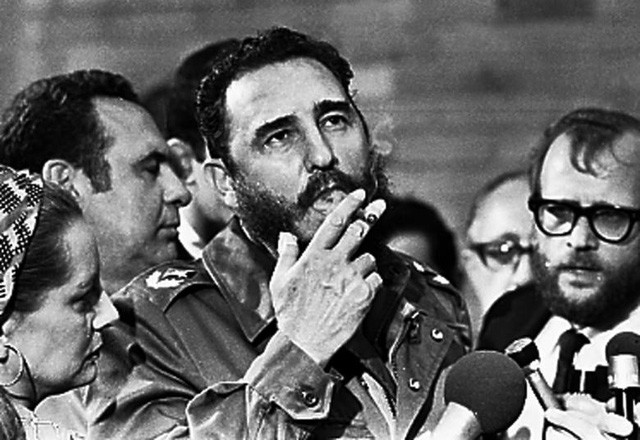 Vào những năm đầu 1950, ông Fidel Castro đã lãnh đạo phong trào cách mạng của Cuba để lật đổ nhà độc tài Fulgencio Batista. Cách mạng Cuba thành công năm 1959 và ông Fidel trở thành Thủ tướng Cuba khi mới 32 tuổi mở ra " kỷ nguyên Castro" ở Cuba. Ảnh: Reuters.