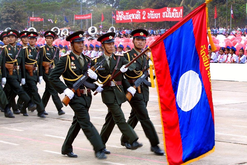 Viện nghiên cứu hòa bình quốc tế Stockhom (SIPRI), Thụy Điển gần đây đã công bố báo cáo về việc xuất nhập khẩu vũ khí thế giới trong đó có số liệu liên quan tới Quân đội Nhân dân Lào. Phải nói là rất bất ngờ về số lượng  vũ khí mà Lào nhận theo các hợp đồng được ký kết trước đó từ Nga và Trung Quốc trong năm 2018. Nguồn ảnh: Getty Images