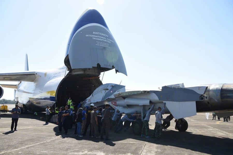 Hôm 28/7, máy bay vận tải An-124 Ruslan của Ukraine đã vận chuyển hai máy bay tiêm kích Su-30K tới căn cứ không quân Sutlan Hasanuddin của Indonesia. Như vậy, sau Angola, cuối cùng đã lộ diện quốc gia thứ 2 “quất” lô Su-30K đã qua sử dụng. Nguồn ảnh: Dambiev