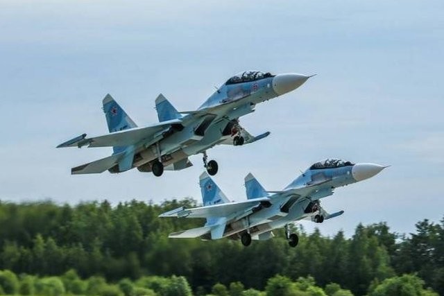 Năm 2019, Armenia đã mua 4 chiếc Su-30SM của Nga với giá 120 triệu USD; nhiều chỉ trích cho rằng, việc Armenia mua máy bay chiến đấu Su-30SM đắt tiền của Nga là vô ích. Theo các báo cáo, Armenia đã đặt mua tổng cộng 8 chiếc Su-30SM mới để tăng cường sức mạnh không quân. Ảnh: Máy bay Su-30SM của  Không quân Armenia - Nguồn: Topwar