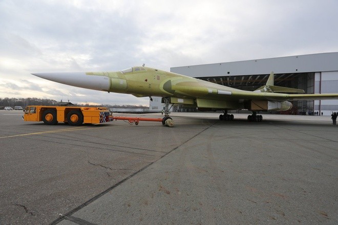 Theo giải thích của Nga,  máy bay ném bom chiến lược Tu-160M hình dáng bề ngoài không thay đổi so với Tu-160 đời đầu; nhưng bên trong thực sự là một máy bay mới hoàn toàn, được thiết kế từ con số 0.