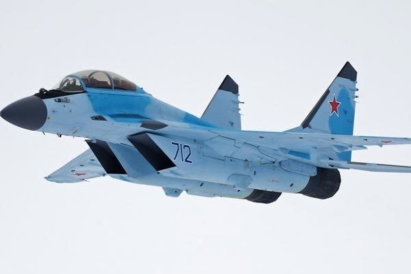 Đầu tiên là  máy bay chiến đấu đa năng hạng trung MiG-35, Belarus được coi là khách hàng đầu tiên của máy bay chiến đấu hạng trung MiG-35 “thế hệ 4 ++”, máy bay chiến đấu mới nhất được đưa vào biên chế trong Không quân Nga, với chiếc đầu tiên được đưa vào hoạt động vào tháng 7/2019.