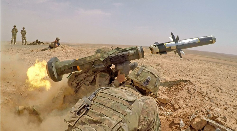 Quân đội Mỹ đã đặt hàng Javelin Joint Venture (JJV), một công ty liên doanh giữa Lockheed Martin và Raytheon chuyên sản xuất  tên lửa Javelin, đơn hàng trị giá 1,3 tỷ đô la để sản xuất tên lửa Javelin trong năm 2024. Ảnh: Military Times.