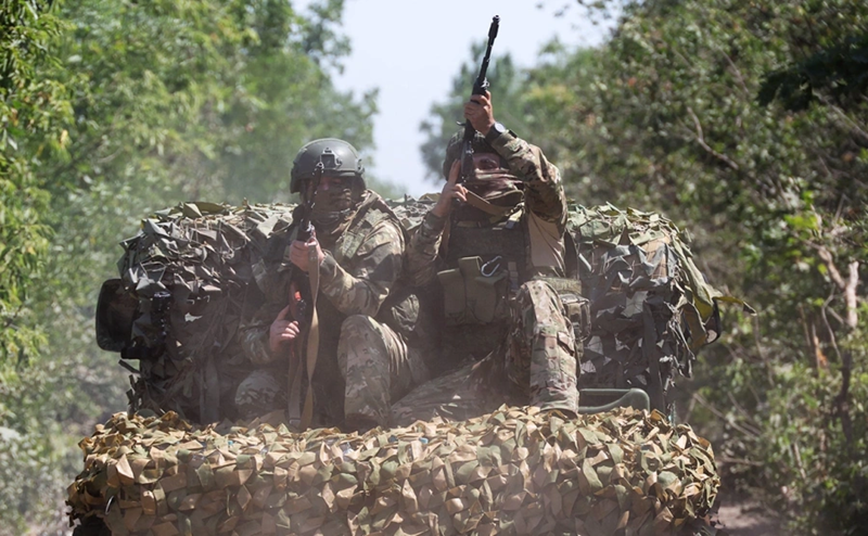 Ở hướng nam Donbas, mặc dù  Quân đội Nga chịu tổn thất rất lớn, nhưng chiến tuyến nhìn chung vẫn đang tiến lên một cách chậm rãi và hiện chỉ cách tỉnh Dnipropetrovsk 6,5 km, sắp sửa tái khởi động chiến dịch Dnieper. Ảnh: TASS.