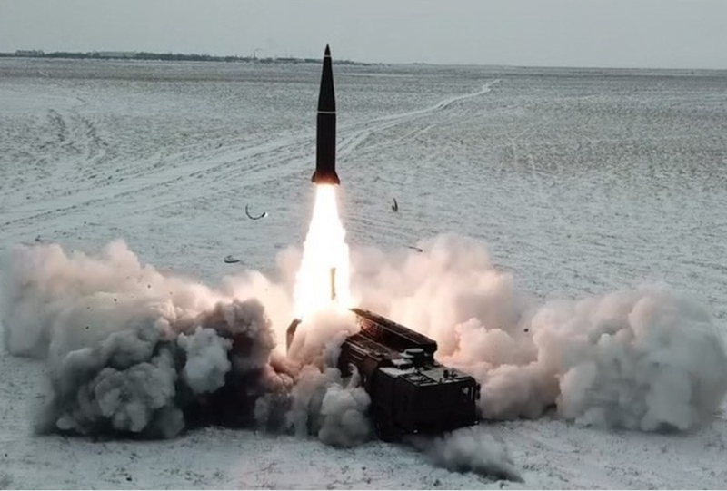  Tên lửa Iskander-M và Kh-22 là vũ khí chính xác cao hiệu quả nhất của Nga. Độ chính xác trong việc tấn công các mục tiêu Ukraine bằng Iskander-M đạt 90%, trong khi Kh-22 đạt 95%. Ảnh: Rian