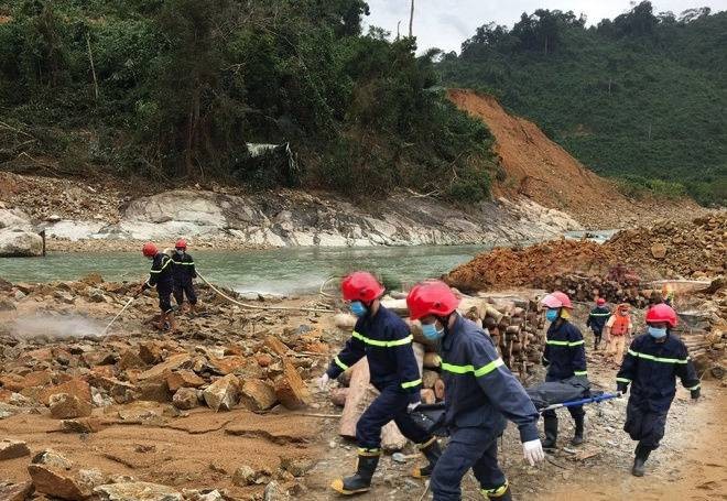 Sạt lở thủy điện Rào Trăng 3: Tạm dừng tìm kiếm công nhân mất tích