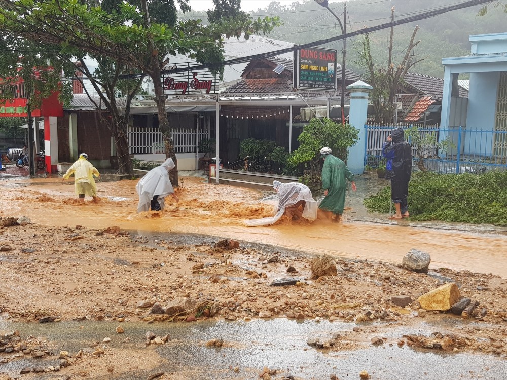 Sạt lở vùi lấp 53 người ở Quảng Nam: Thi thể thứ 11 được tìm thấy