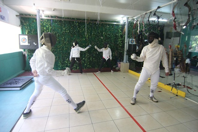 Liễu kiếm, hay còn gọi là Fencing là môn võ dùng để chiến đấu do người Pháp khởi xướng từ thế kỷ 15 và được đưa vào nội dung thi đấu Olympic từ vài chục năm nay. Môn này đã được du nhập vào Việt Nam một thời gian. Tại TP.HCM, từ 2 năm nay ở Nhà văn hóa Thanh niên, CLB liễu kiếm ra đời, thu hút nhiều bạn trẻ tới tham gia tập luyện nghiệp dư.