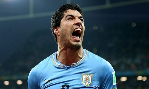 Không cắn: Để chiêu mộ Luis Suarez từ Liverpool ở mùa hè 2014, Barcelona buộc phải thòng thêm điều khoản “không cắn” trong hợp đồng với  ngôi sao bóng đá 30 tuổi. Tất cả cũng bởi lịch sử tai tiếng của Suarez khi anh từng dính vào những scandal cắn đồng nghiệp khi khoác áo Ajax Amsterdam, Liverpool hay đội tuyển Uruguay. Có lẽ cũng bởi điều khoản kỳ lạ này, Suarez chưa dính bê bối nào tương tự kể từ khi đặt chân đến Nou Camp.