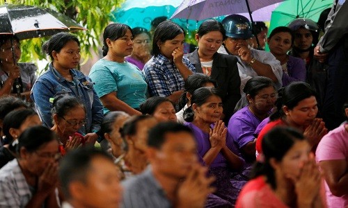 Nước mắt trong lễ hỏa thiêu nạn nhân vụ rơi máy bay Myanmar