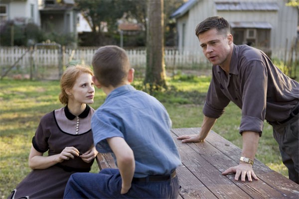 "The Tree of Life" của đạo diễn Terrence Malick xoay quanh hành trình cuộc đời của người con cả trong gia đình, Jack, khi phải cố gắng hoà thuận với người cha kỹ tính và trầm cảm (Brad Pitt). Trong buổi công chiếu phim ở Cannes năm 2011, nửa trong số 2400 khán giả la ó, chê bai bộ phim, trong khi nửa còn lại lại vỗ tay tán thưởng. Và cuối cùng bộ phim đã giành được giải Cành Cọ Vàng cho Phim xuất sắc LHP Cannes 64 năm 2011.