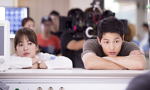 Ảnh hậu trường "Hậu duệ của mặt trời" của Song Joong Ki