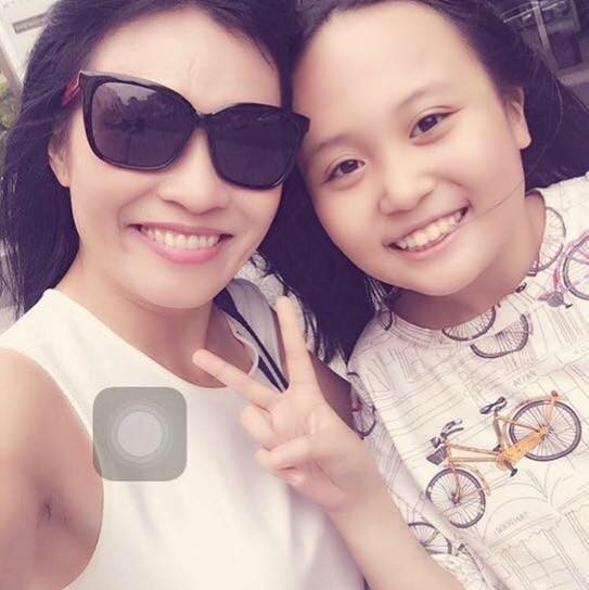 Con gái Phương Thanh (tên thật là Bùi Hà Nghi Phương - tên thường gọi ở nhà là bé Gà) vốn là một trong những "nhóc tì" nhận được nhiều sự quan tâm của cả giới truyền thông lẫn cộng đồng mạng khi được người mẹ ca sĩ giấu kín rất tài tình.