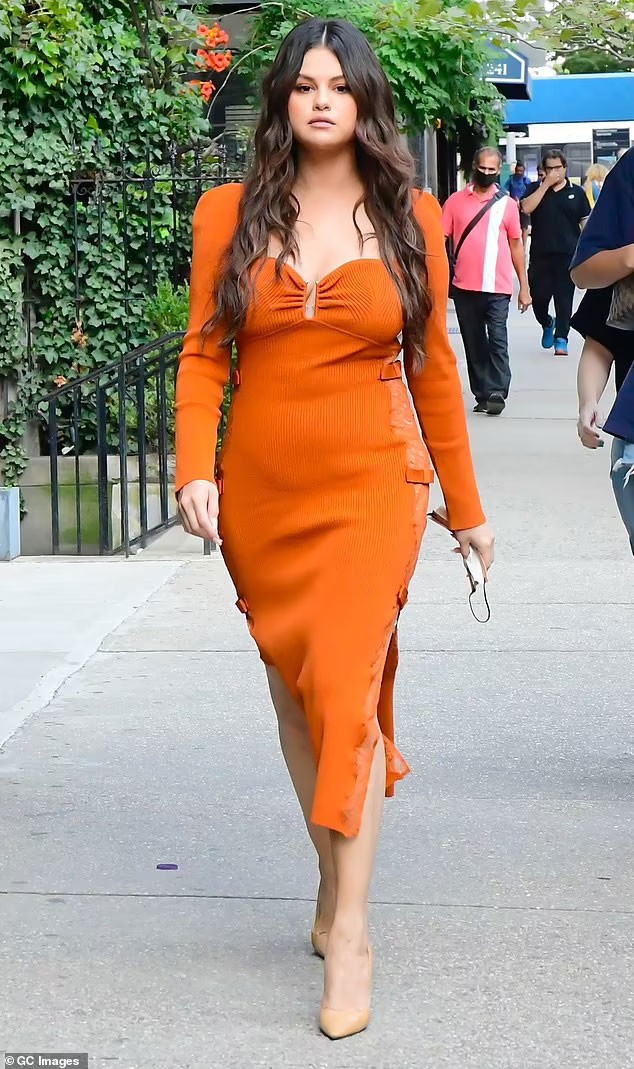 Hình ảnh  Selena Gomez xuất hiện trên đường phố New York mới đây khiến nhiều người hoảng hốt khi thân hình của cô sồ sề quá mức và đặc biệt vòng 2 như đang mang bầu. (Ảnh: GC Imamges)