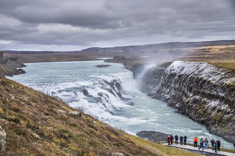 Thác “vàng” Gulfoss nằm trong hẻm núi của sông Hvítá ở phía tây nam Iceland. Đây là một trong những điểm du lịch nổi tiếng nhất trong cả nước. Những thác nước làm cho ta có cảm giác giống như  thác nước thần tiên đang biến mất vào lòng đất.