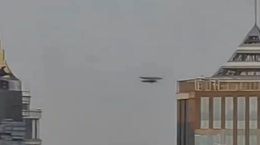 Bộ đôi  vật thể giống UFO được phát hiện vào ngày 25/1/2017 ngay tại bầu trời thành phố Bangalore, Ấn Độ. Nguồn ảnh: ufosightingsdaily.