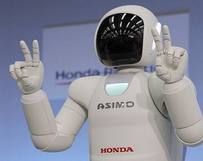 Asimo là robot humanoid (robot dạng người) được Honda giới thiệu lần đầu tiên vào năm 2000