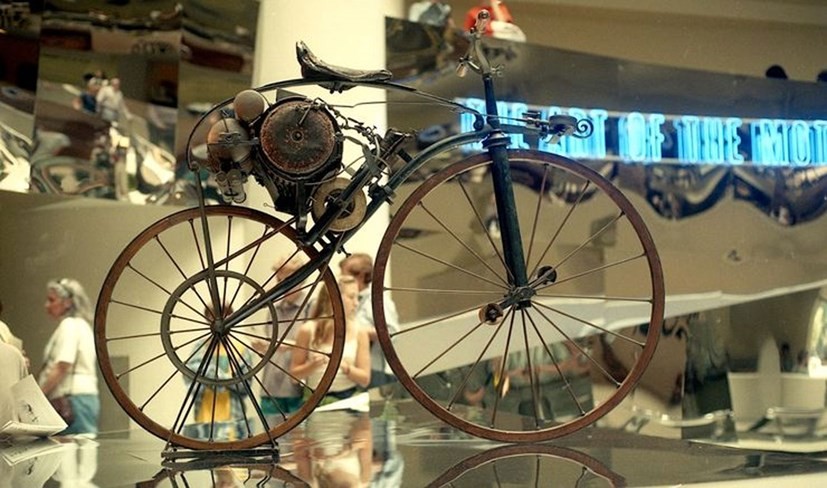 Ra đời năm 1867, Michaux-Perreaux Steam Velocipede là một chiếc xe máy chạy động cơ hơi nước. Chiếc xe là sản phẩm của Pierre Michaux, một thợ rèn và một người sản xuất xe đạp ở Pháp. Michaux đã làm ra một mẫu xe đạp có tên Velocipedes, và sau đó con trai của ông là Ernest Michaux đã gắn một động cơ hơi nước nhỏ cho một trong những chiếc xe đạp này.