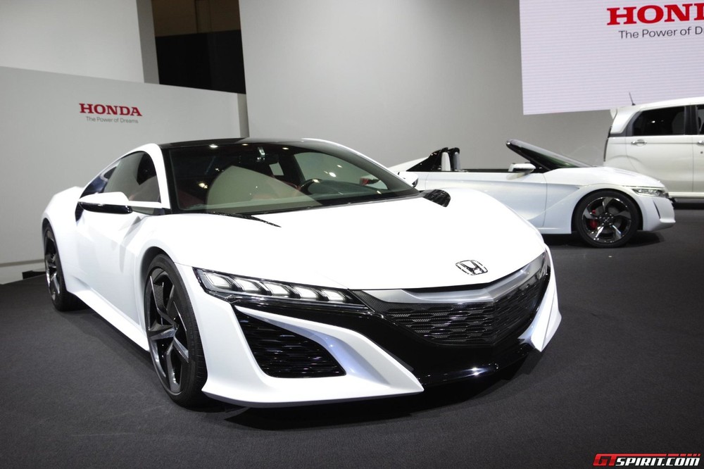 Ngay từ những hình ảnh đầu tiên, mẫu xe Honda NSX 2015 đã thu hút mọi ánh nhìn bởi vẻ ngoài tinh tế, sang trọng.