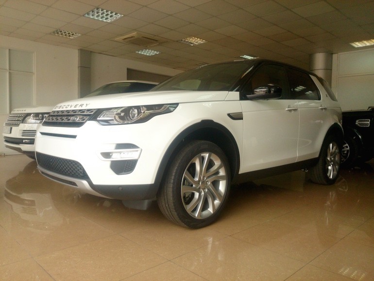 Được tạo ra nhằm thay thế cho dòng Freelander trước đây,  Discovery Sport là mẫu xe hoàn toàn mới đầu tiên của Land Rover kể từ sau khi hãng này được mua lại bởi Tata - Ấn Độ.